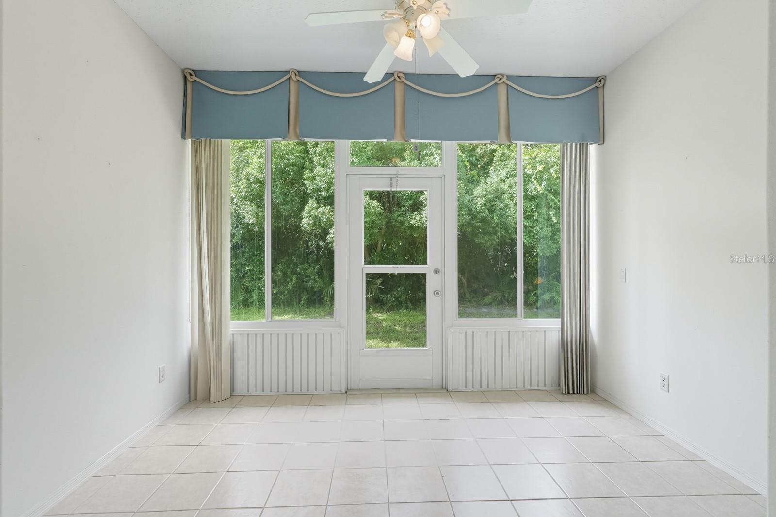 Image 23 of 37 For 35 Veranda Way 29