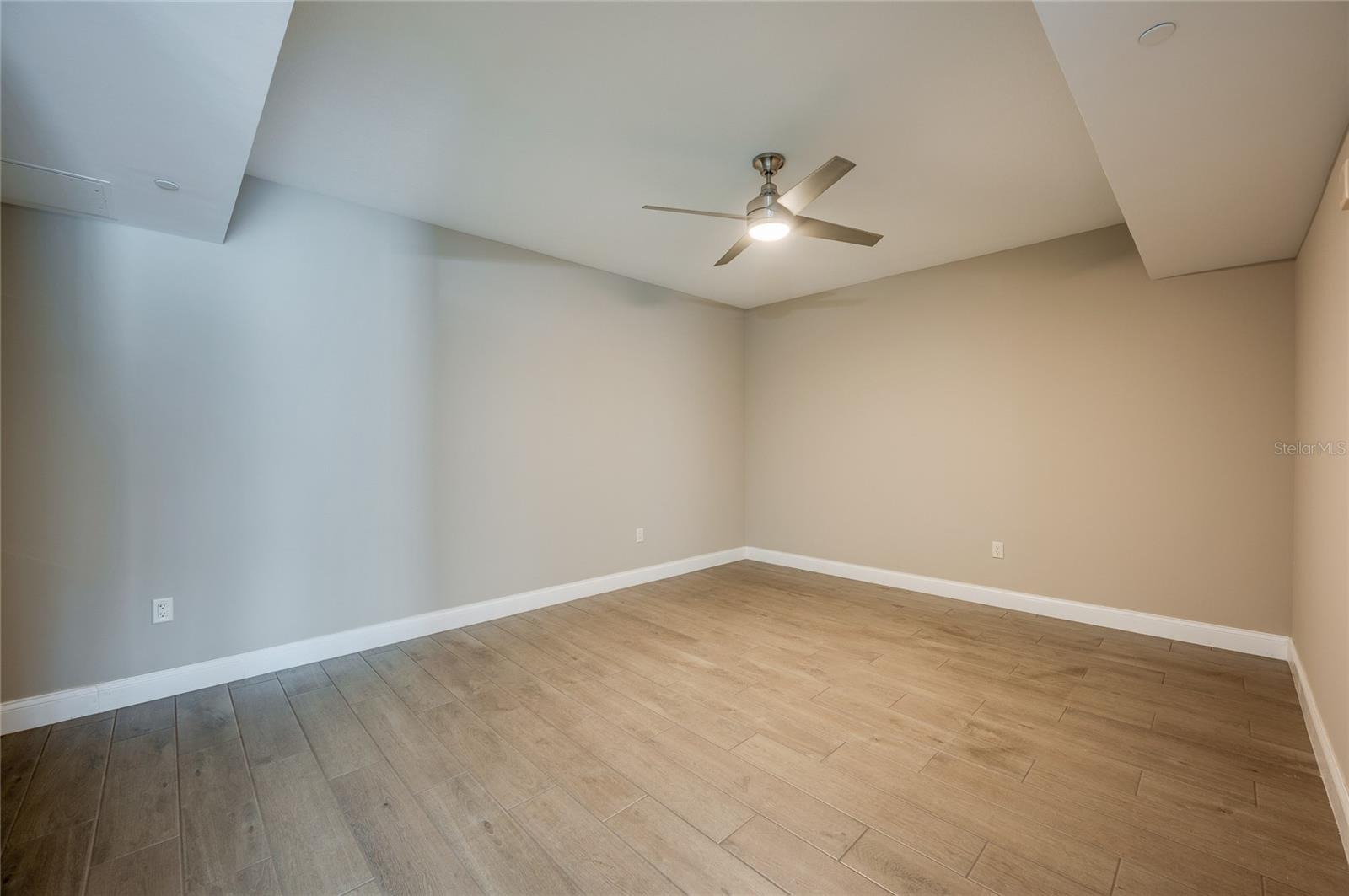 Image 11 of 36 For 231 Riverside Drive 1703-1