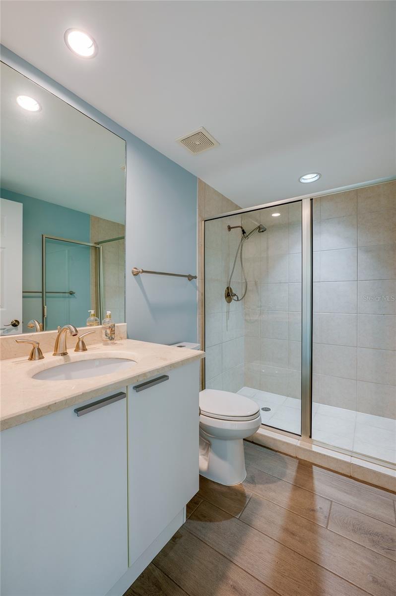 Image 13 of 36 For 231 Riverside Drive 1703-1