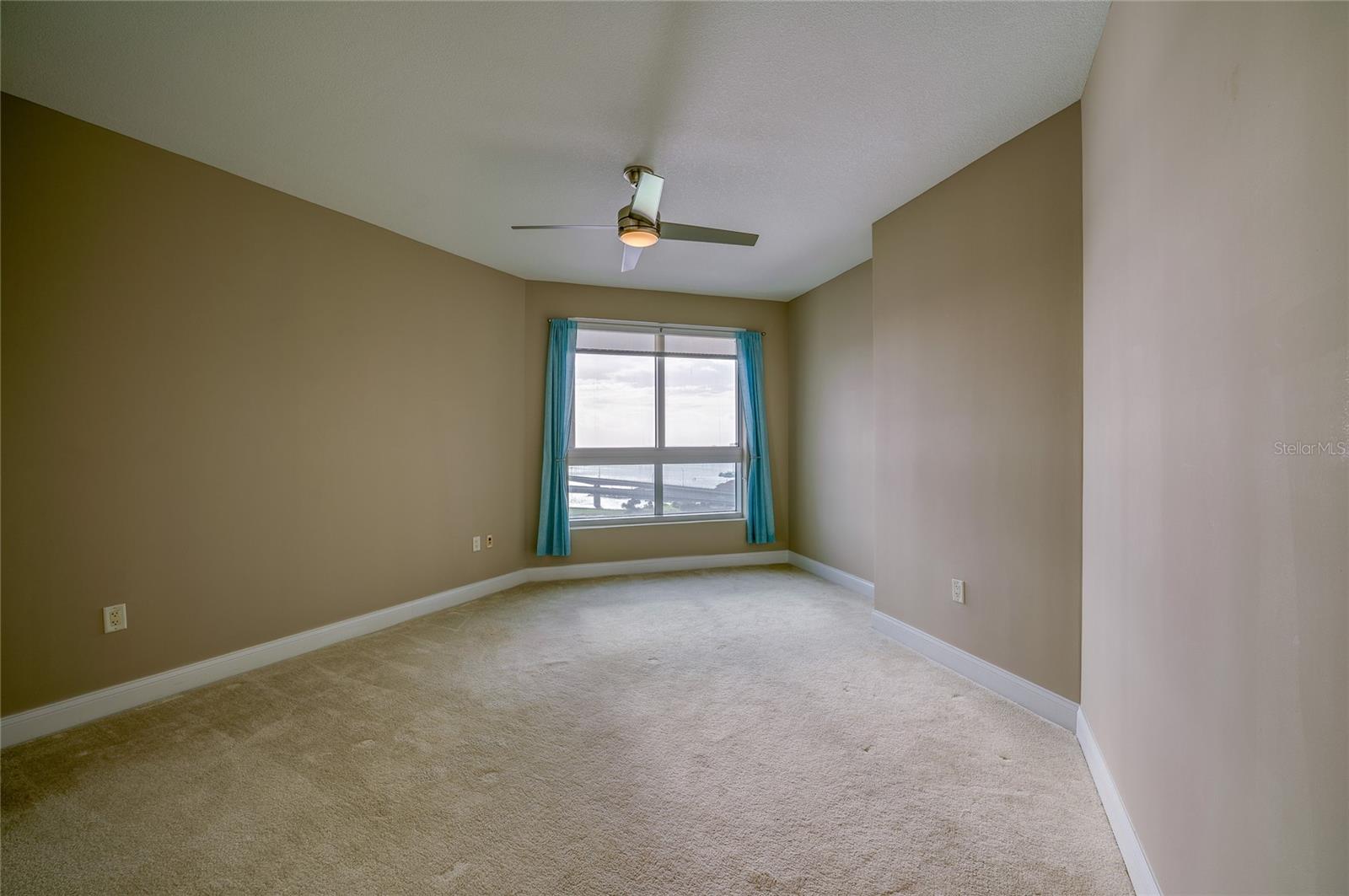 Image 14 of 36 For 231 Riverside Drive 1703-1