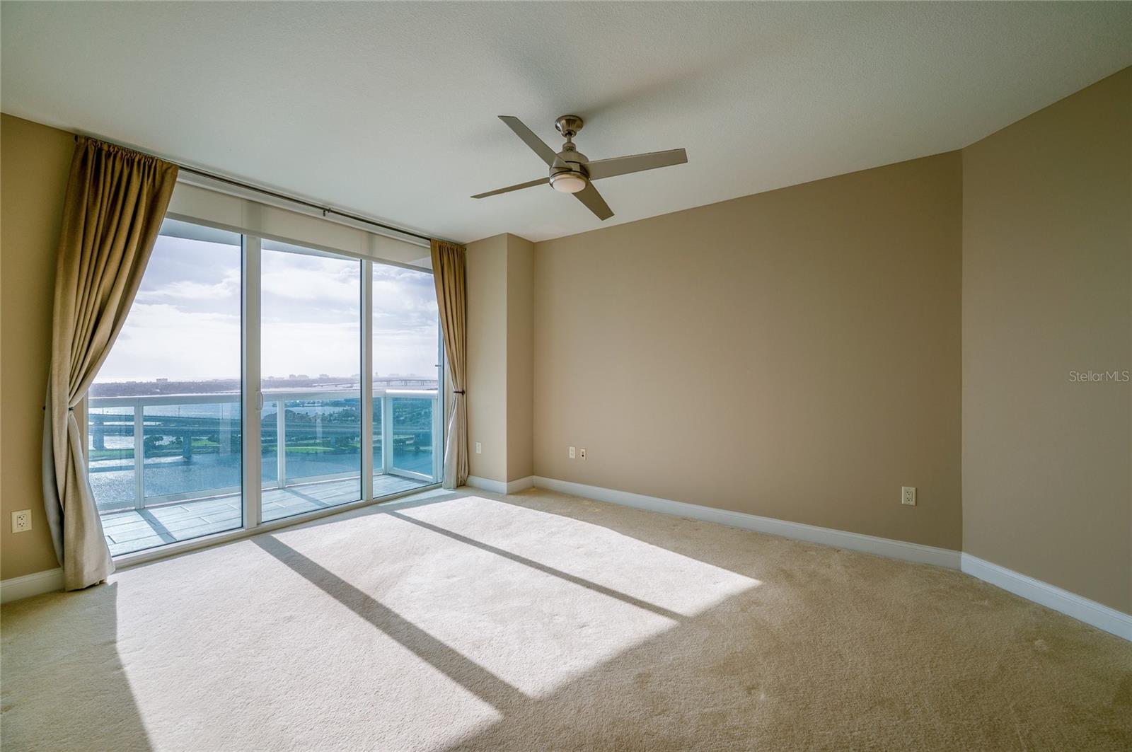 Image 16 of 36 For 231 Riverside Drive 1703-1