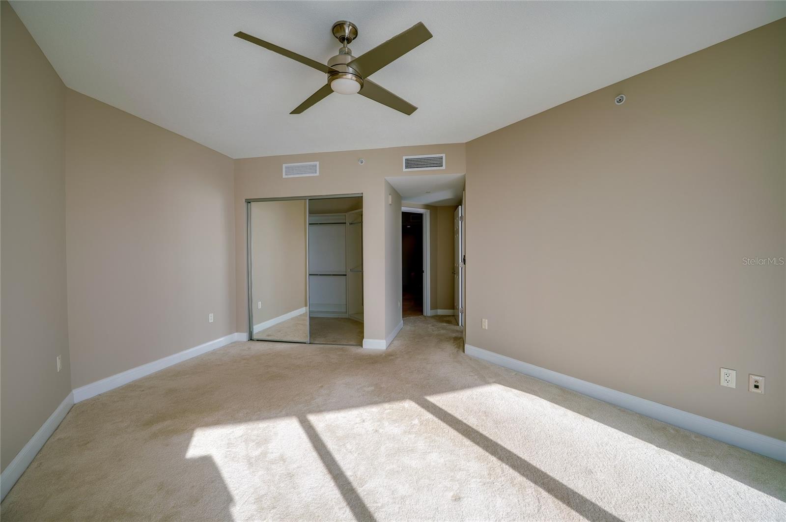 Image 17 of 36 For 231 Riverside Drive 1703-1