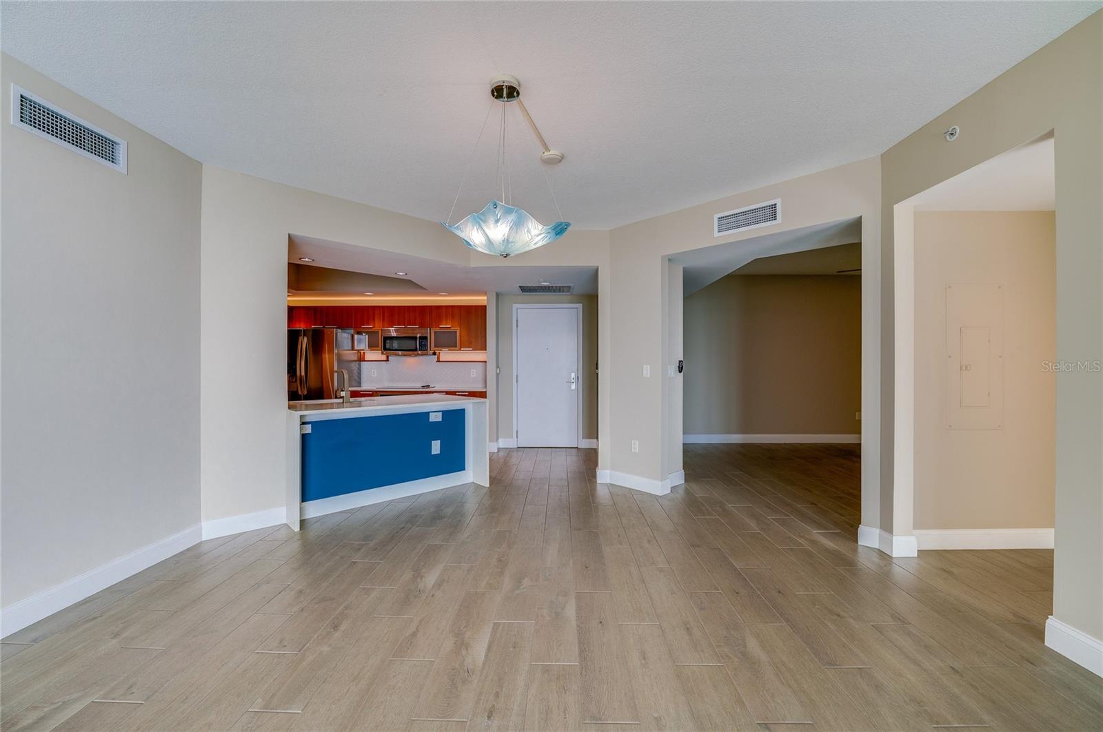 Image 8 of 36 For 231 Riverside Drive 1703-1
