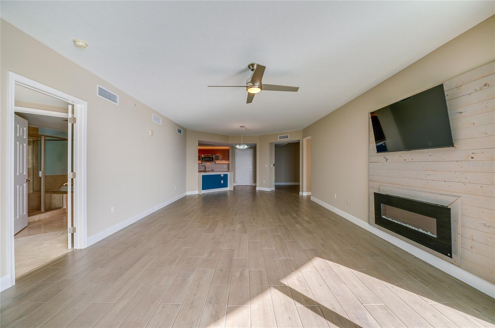 Image 9 of 36 For 231 Riverside Drive 1703-1