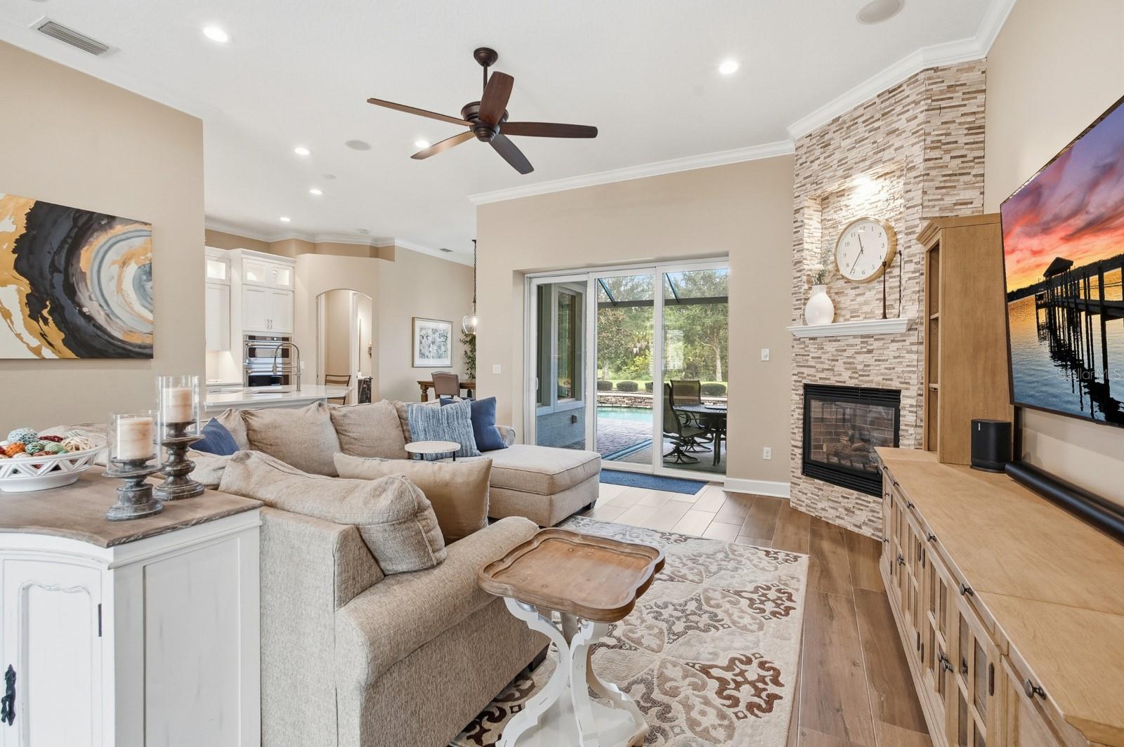 Image 4 of 64 For 21 Blue Oak Lane