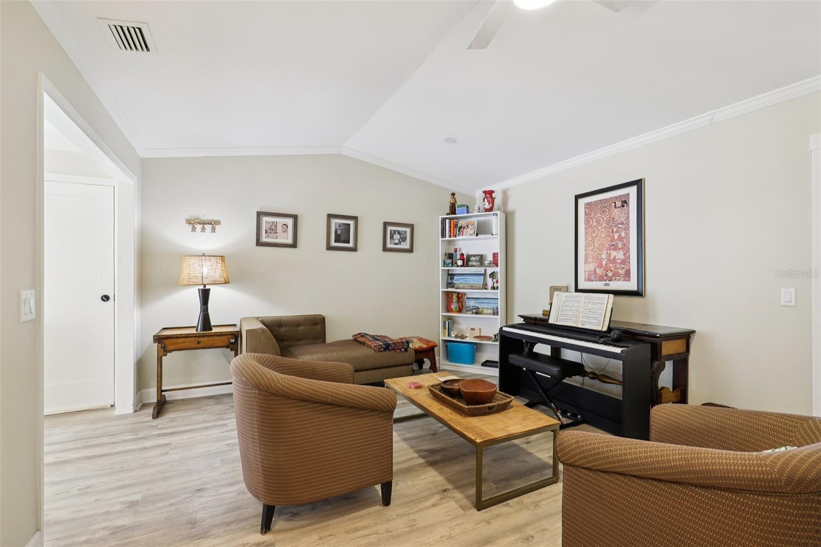 Image 11 of 70 For 133 Pelican Road