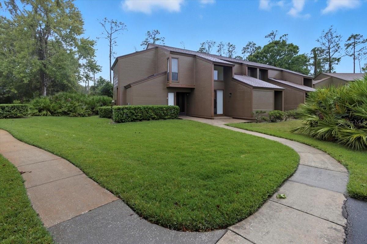 Image 3 of 70 For 8 Hembury Lane 8