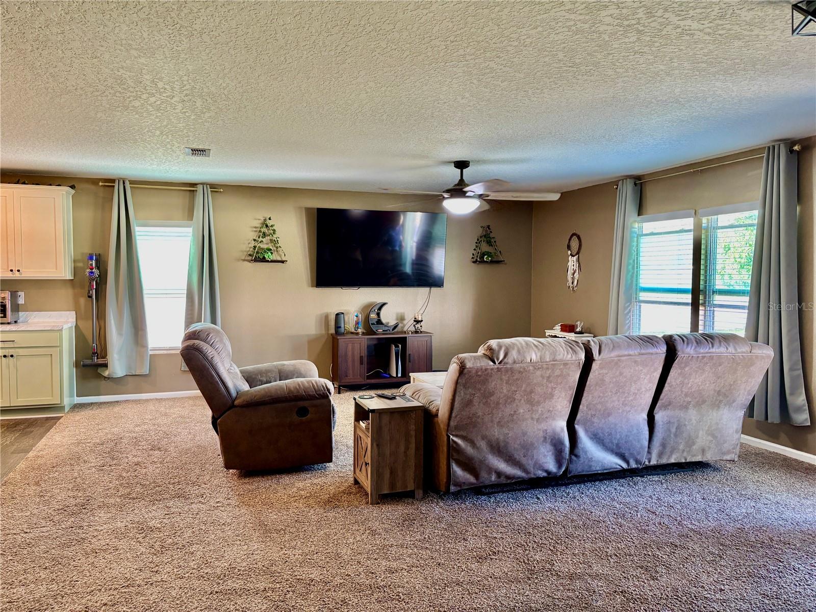 Image 20 of 39 For 18 Pacific Drive