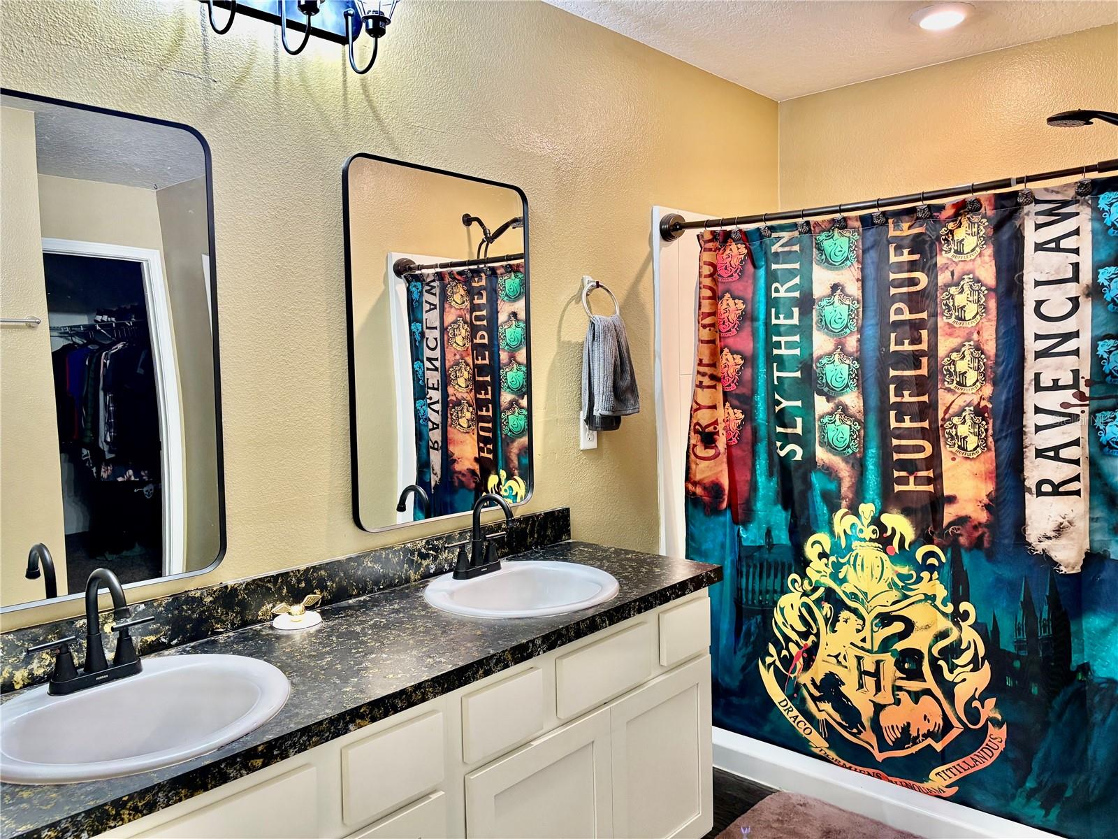 Image 23 of 39 For 18 Pacific Drive