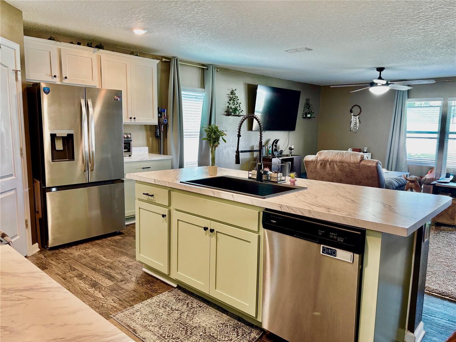 Image 8 of 39 For 18 Pacific Drive