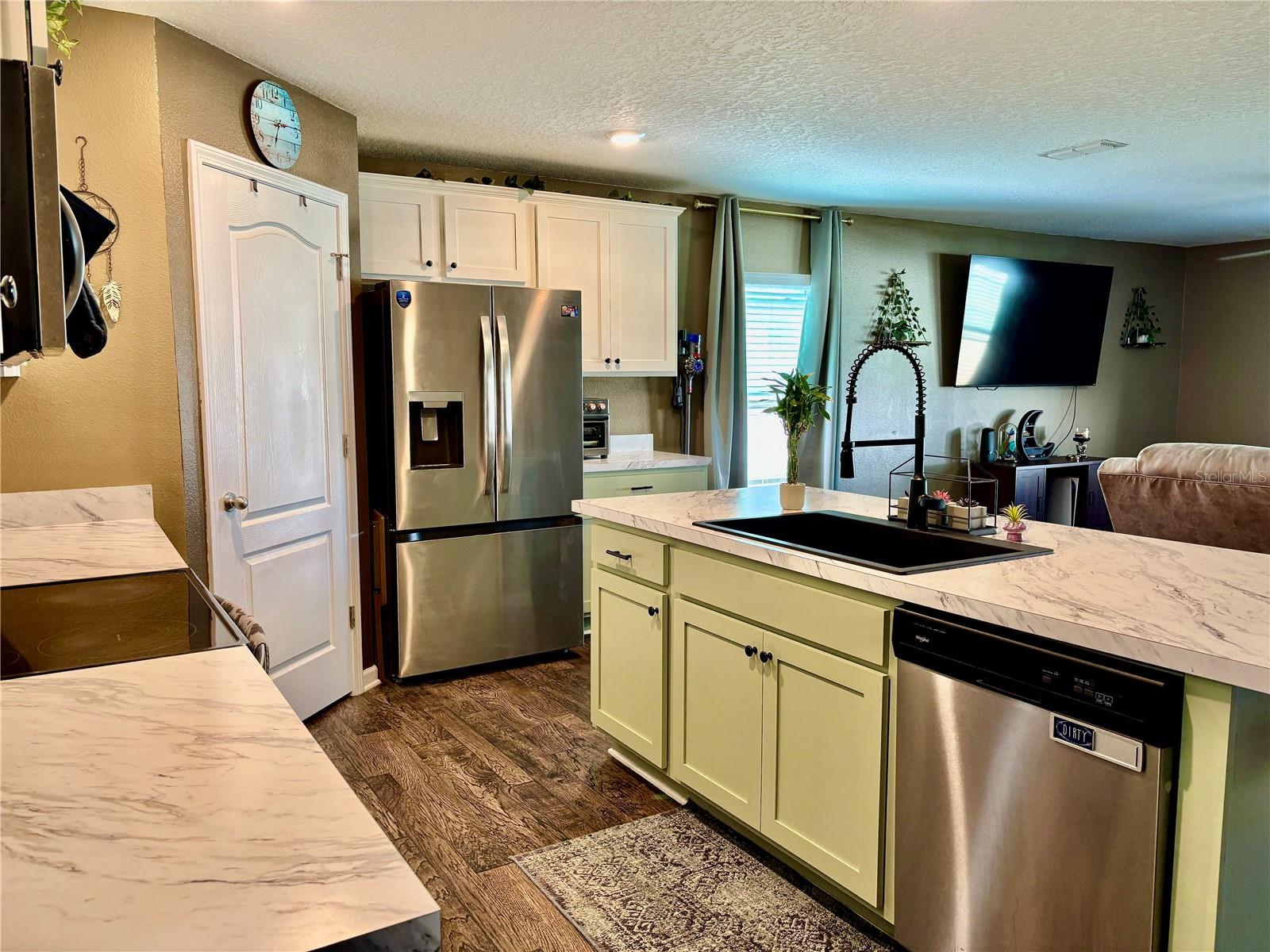 Image 9 of 39 For 18 Pacific Drive