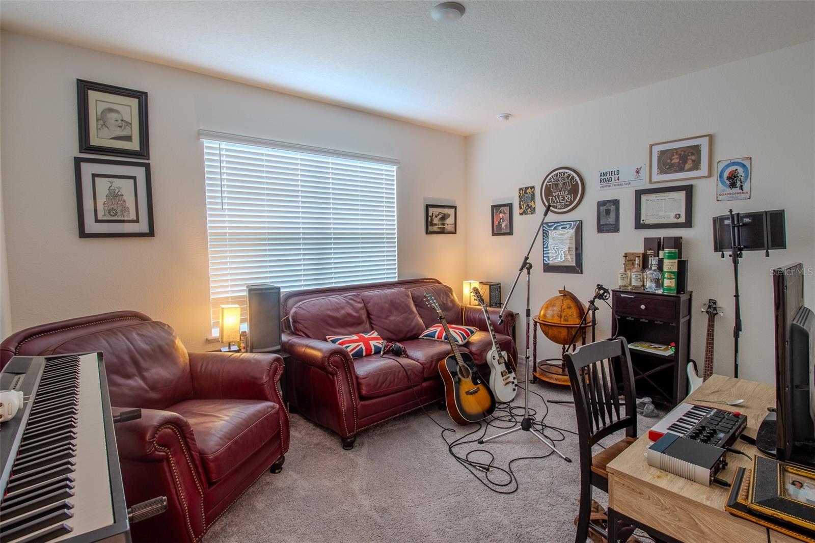 Image 22 of 25 For 25 Ferndale Lane