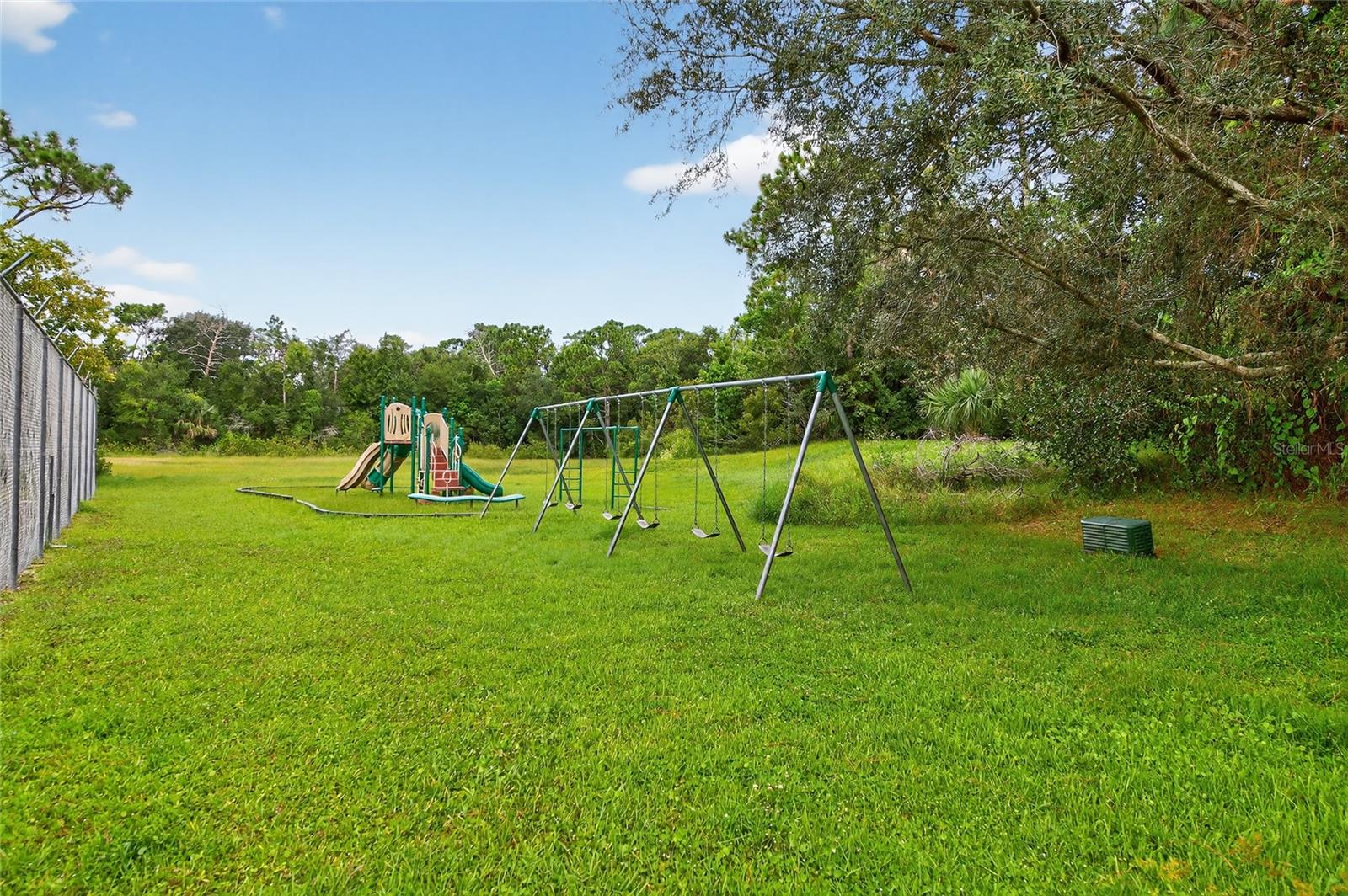 Image 27 of 31 For 28 Baymeadow Court