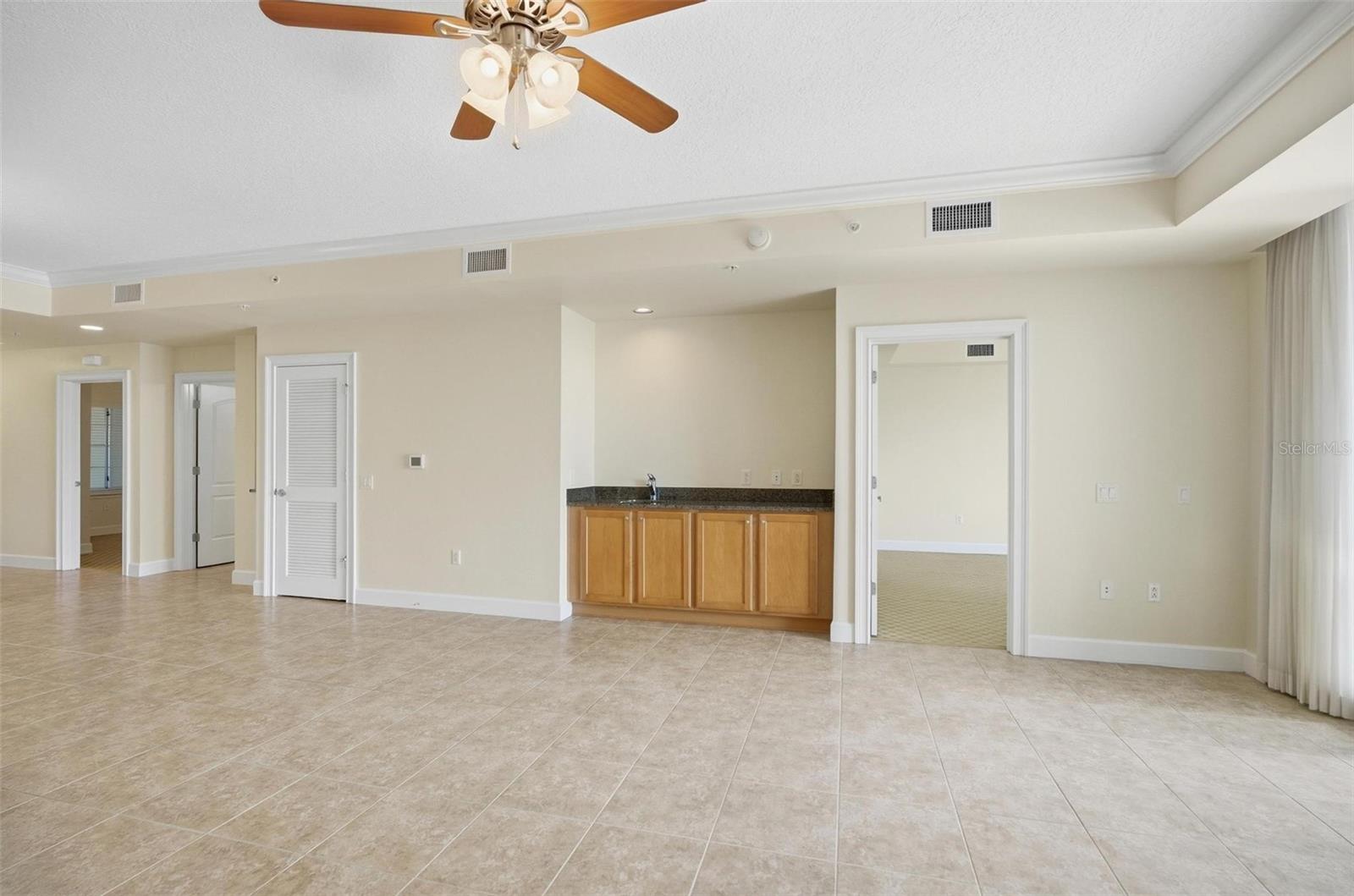 Image 10 of 62 For 102 Yacht Harbor Drive 376