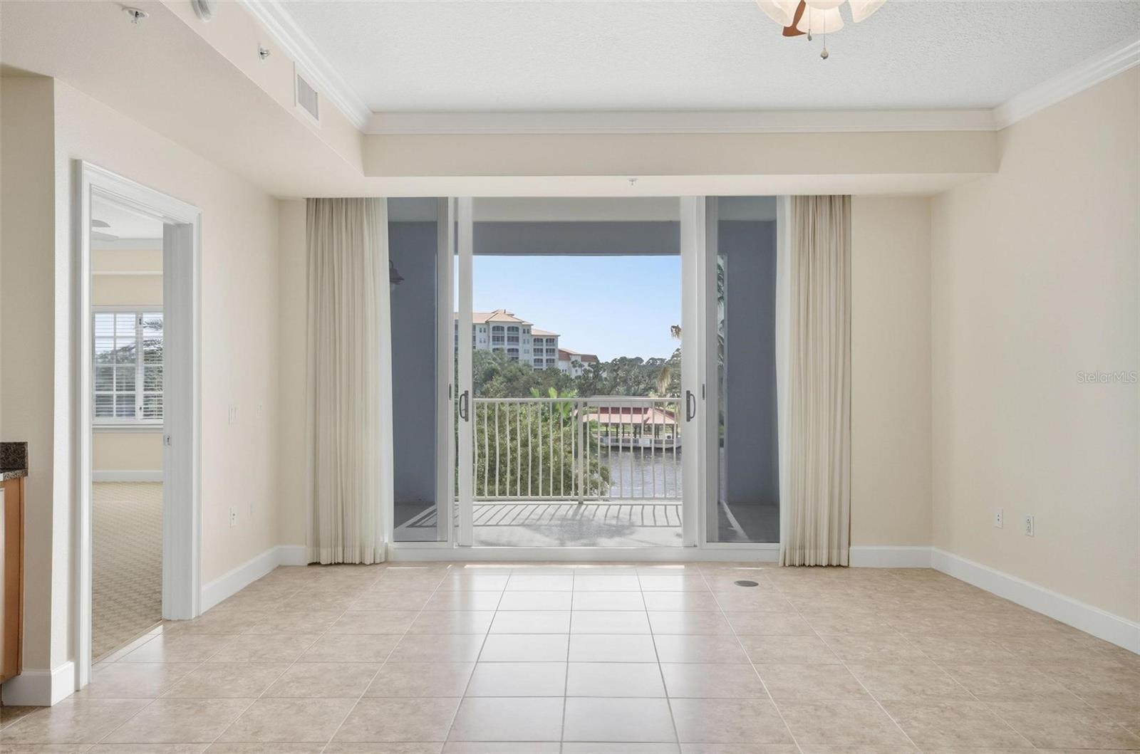 Image 11 of 62 For 102 Yacht Harbor Drive 376