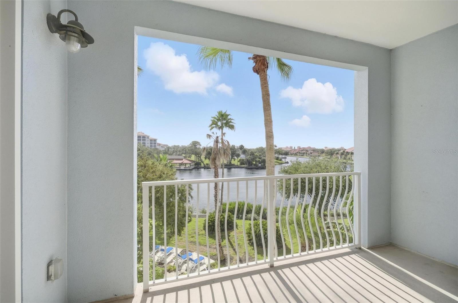 Image 12 of 62 For 102 Yacht Harbor Drive 376