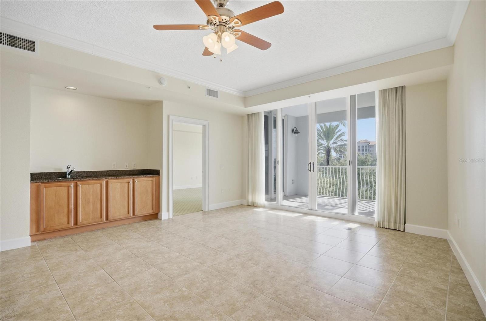 Image 22 of 62 For 102 Yacht Harbor Drive 376