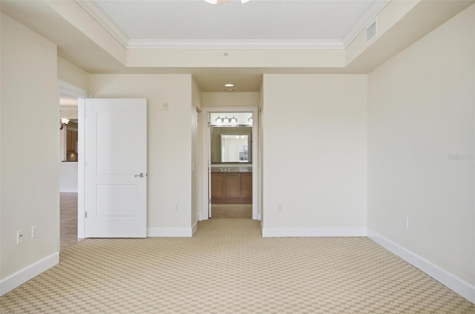 Image 25 of 62 For 102 Yacht Harbor Drive 376