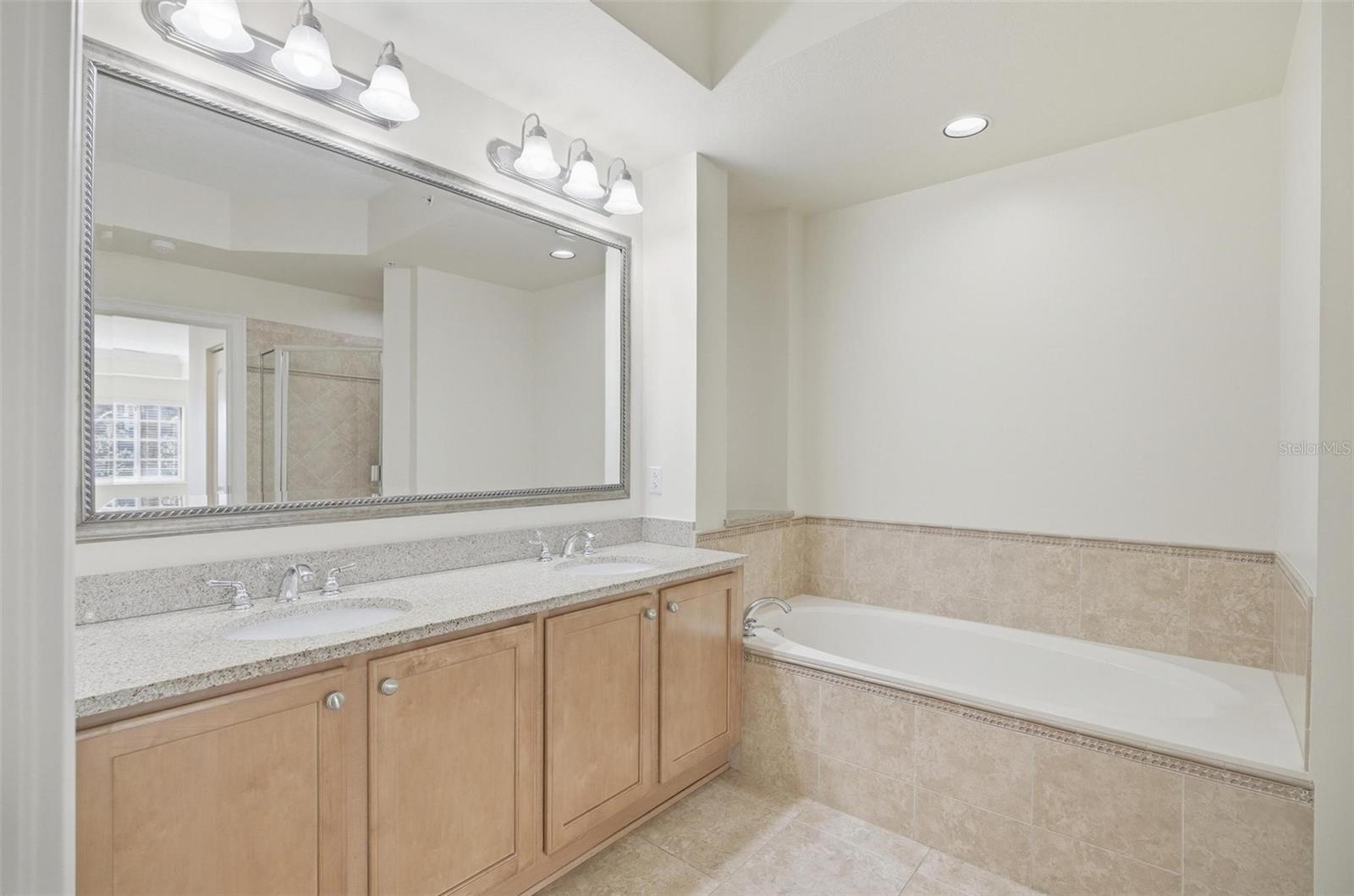 Image 31 of 62 For 102 Yacht Harbor Drive 376