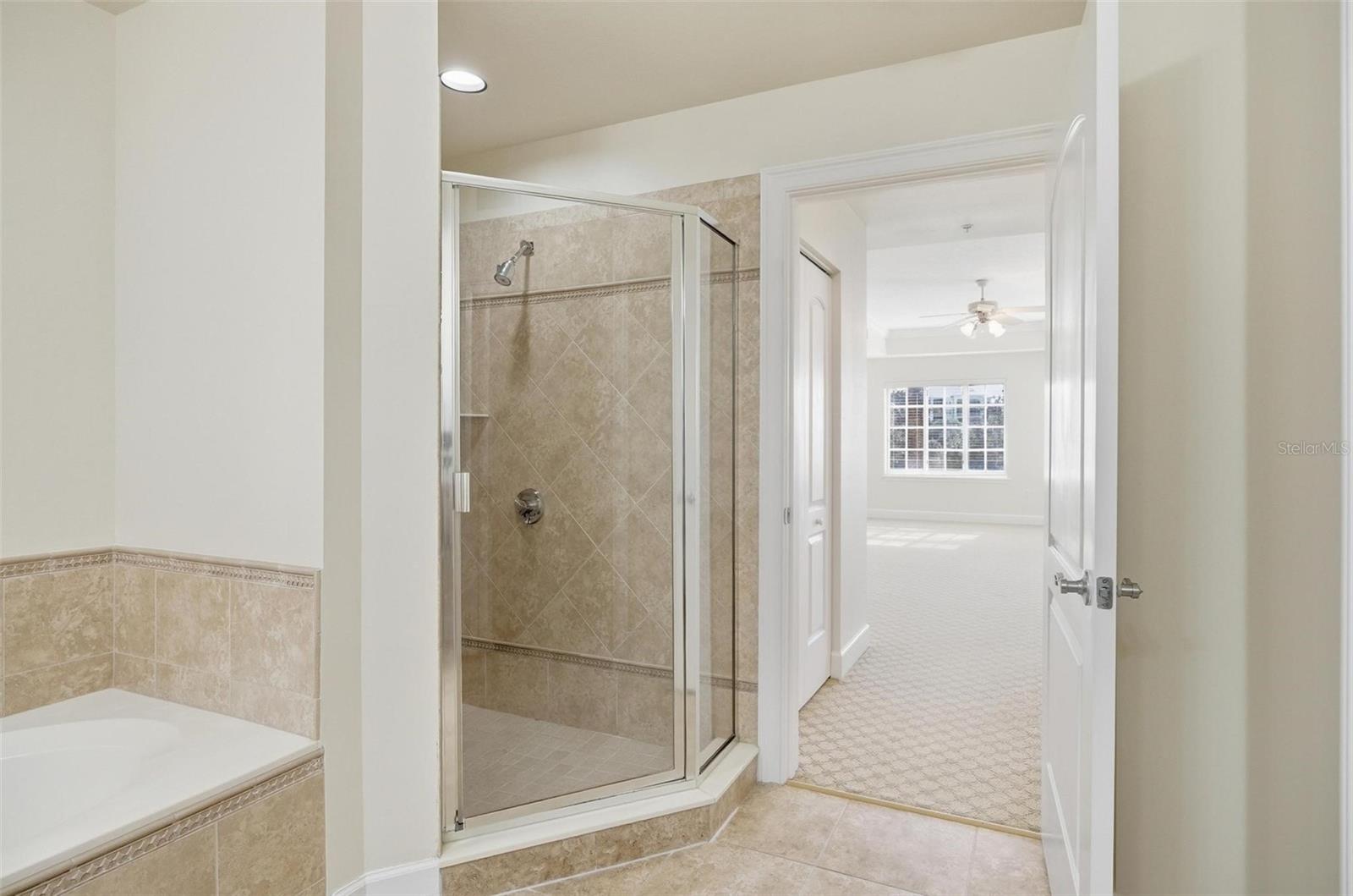 Image 34 of 62 For 102 Yacht Harbor Drive 376