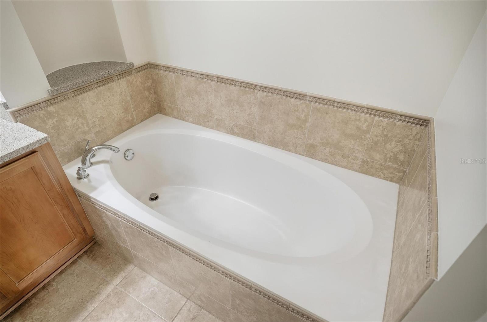 Image 35 of 62 For 102 Yacht Harbor Drive 376