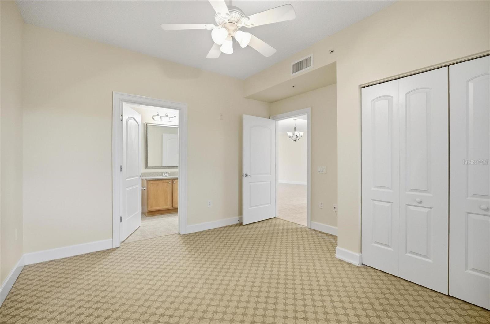 Image 39 of 62 For 102 Yacht Harbor Drive 376