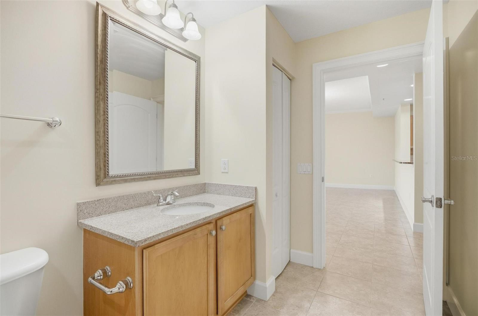 Image 42 of 62 For 102 Yacht Harbor Drive 376