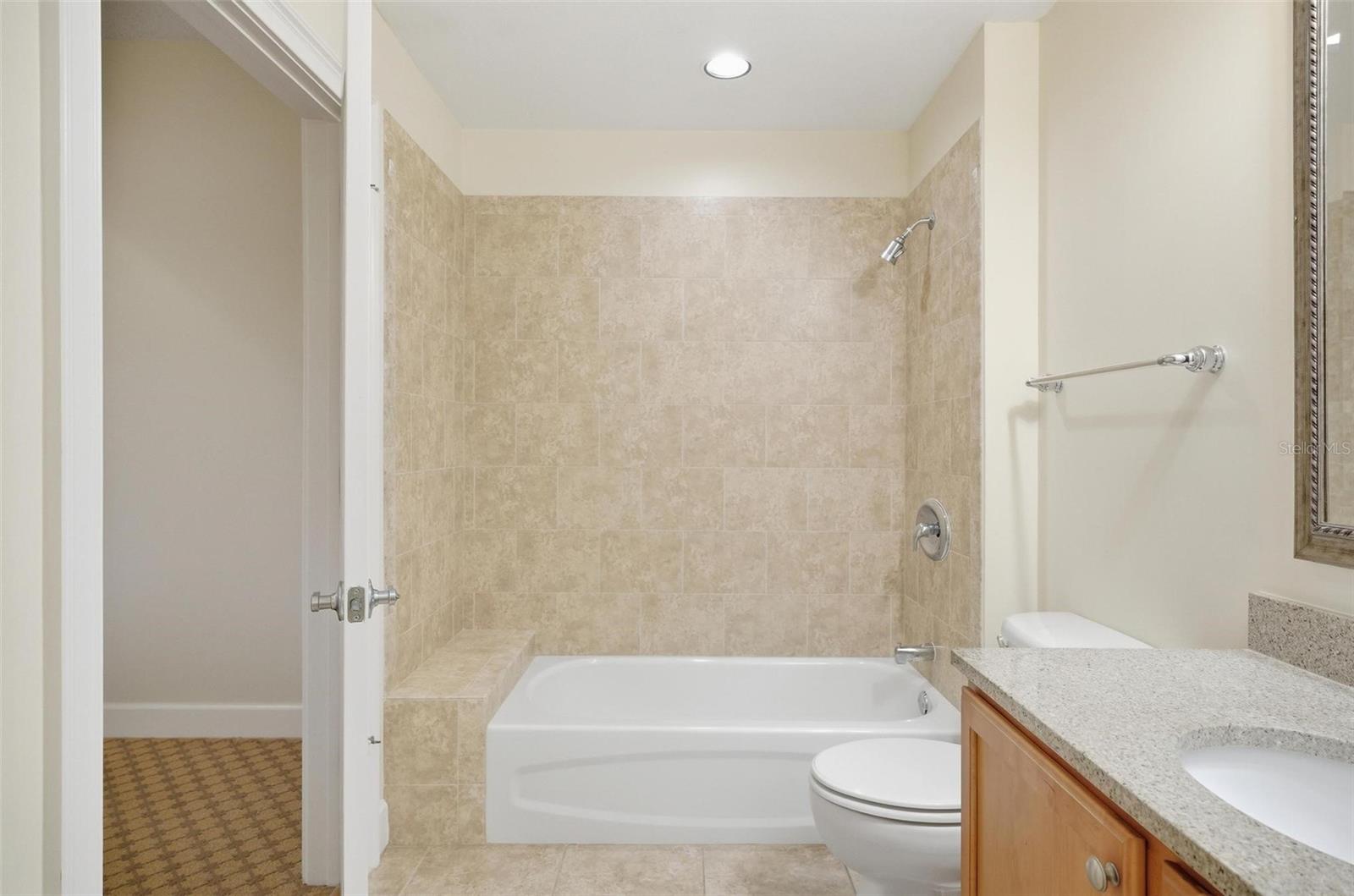 Image 43 of 62 For 102 Yacht Harbor Drive 376