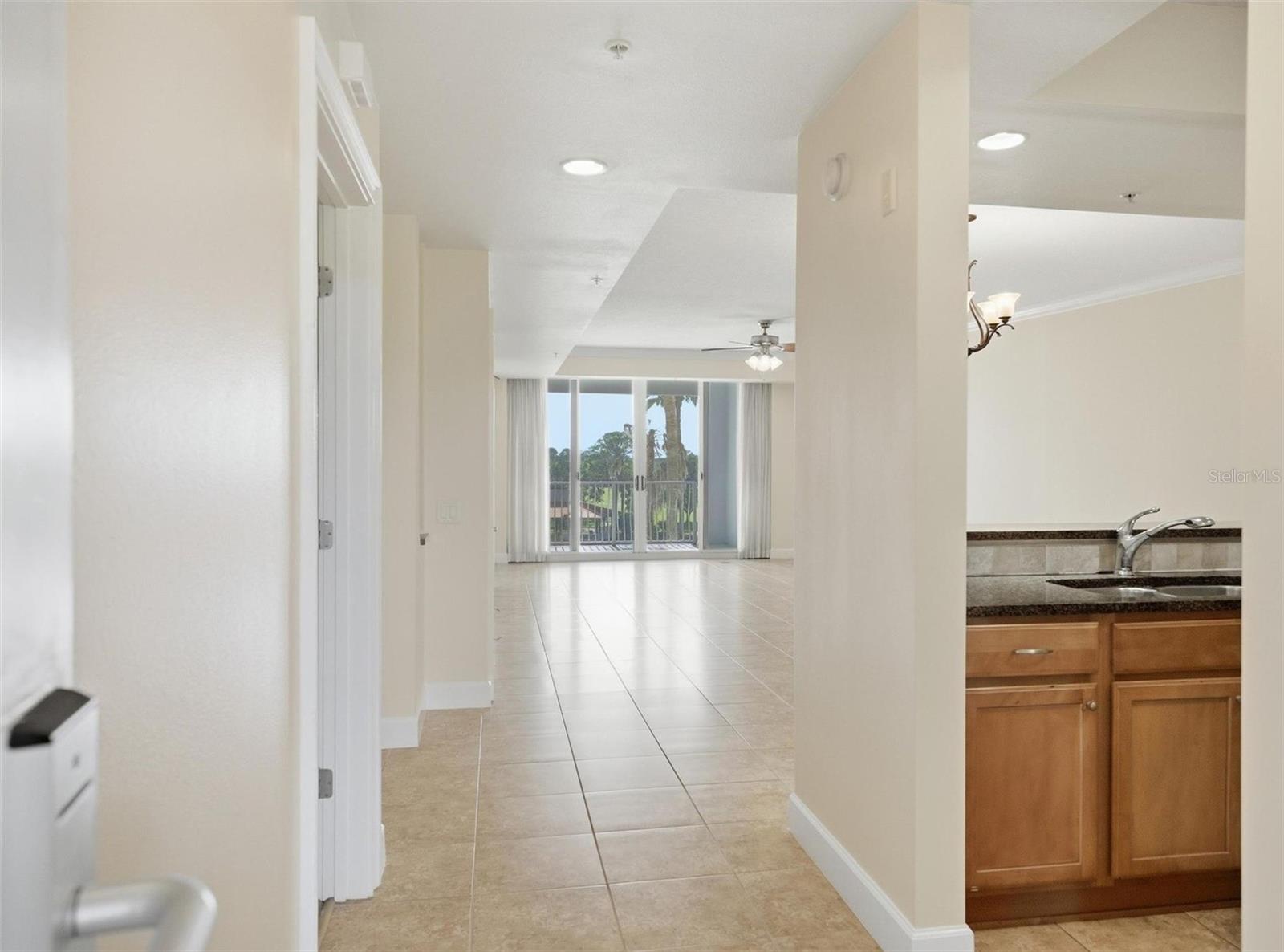 Image 5 of 62 For 102 Yacht Harbor Drive 376