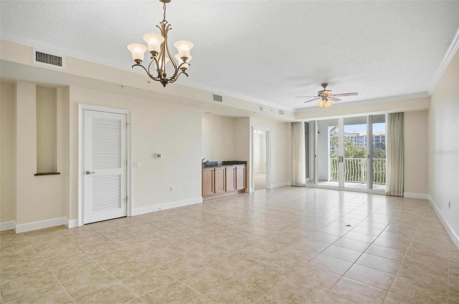 Image 8 of 62 For 102 Yacht Harbor Drive 376