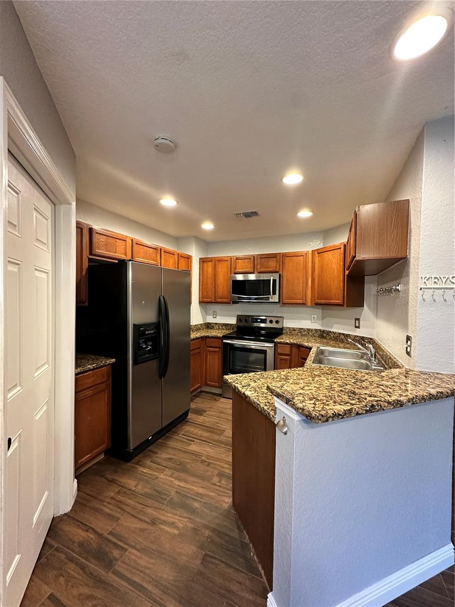 Image 5 of 16 For 4600 Moody Boulevard 13h