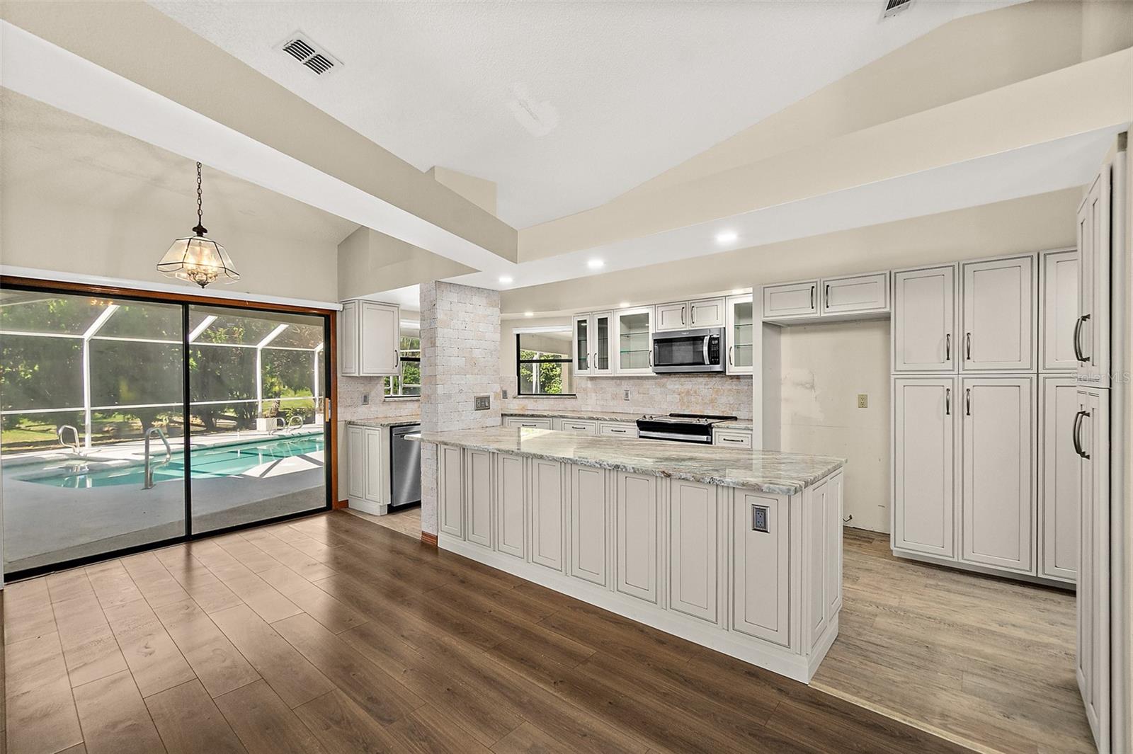 Image 29 of 69 For 51 Comanche Court