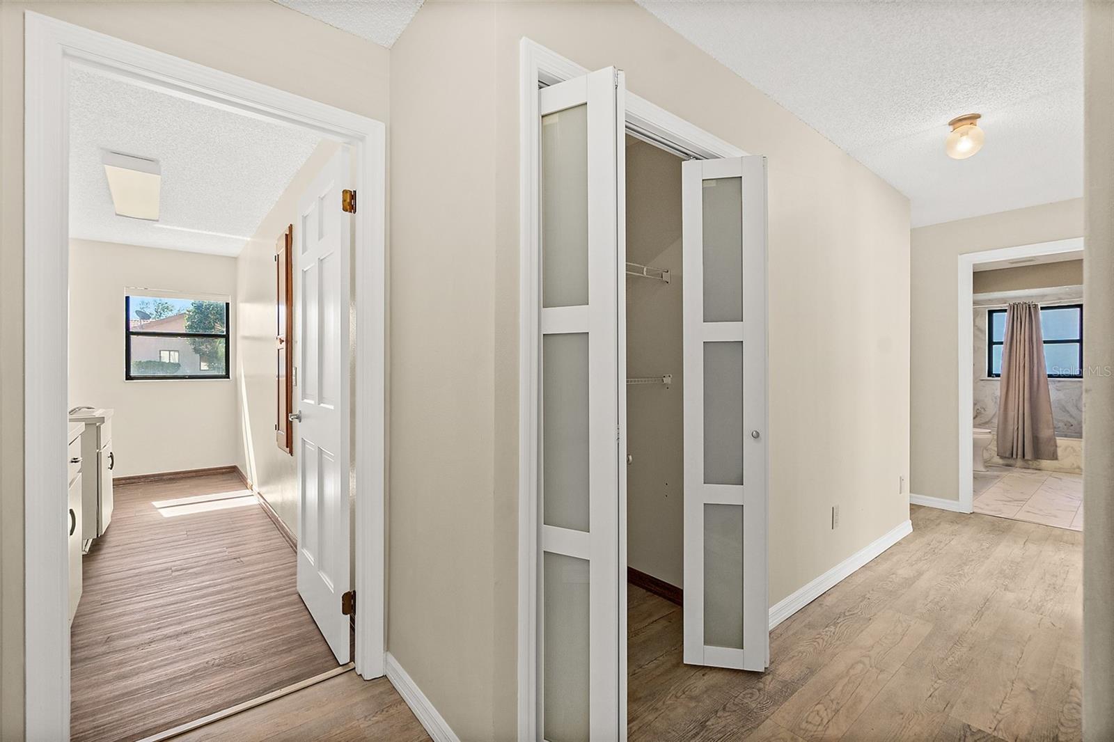 Image 33 of 69 For 51 Comanche Court