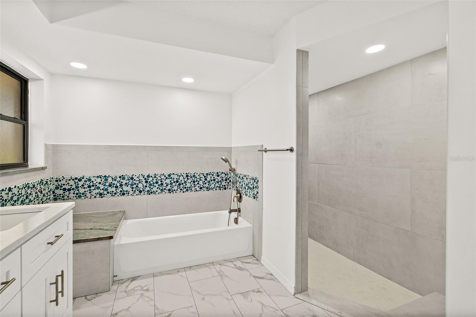 Image 42 of 69 For 51 Comanche Court