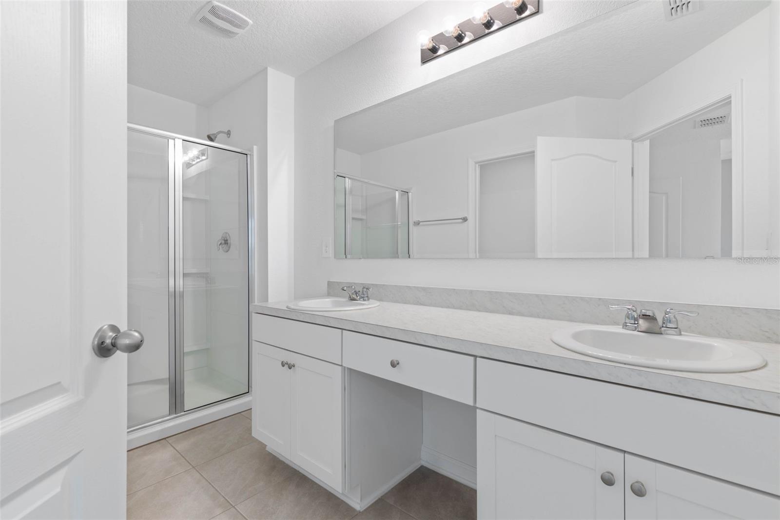 Image 17 of 39 For 32 Redbud Road