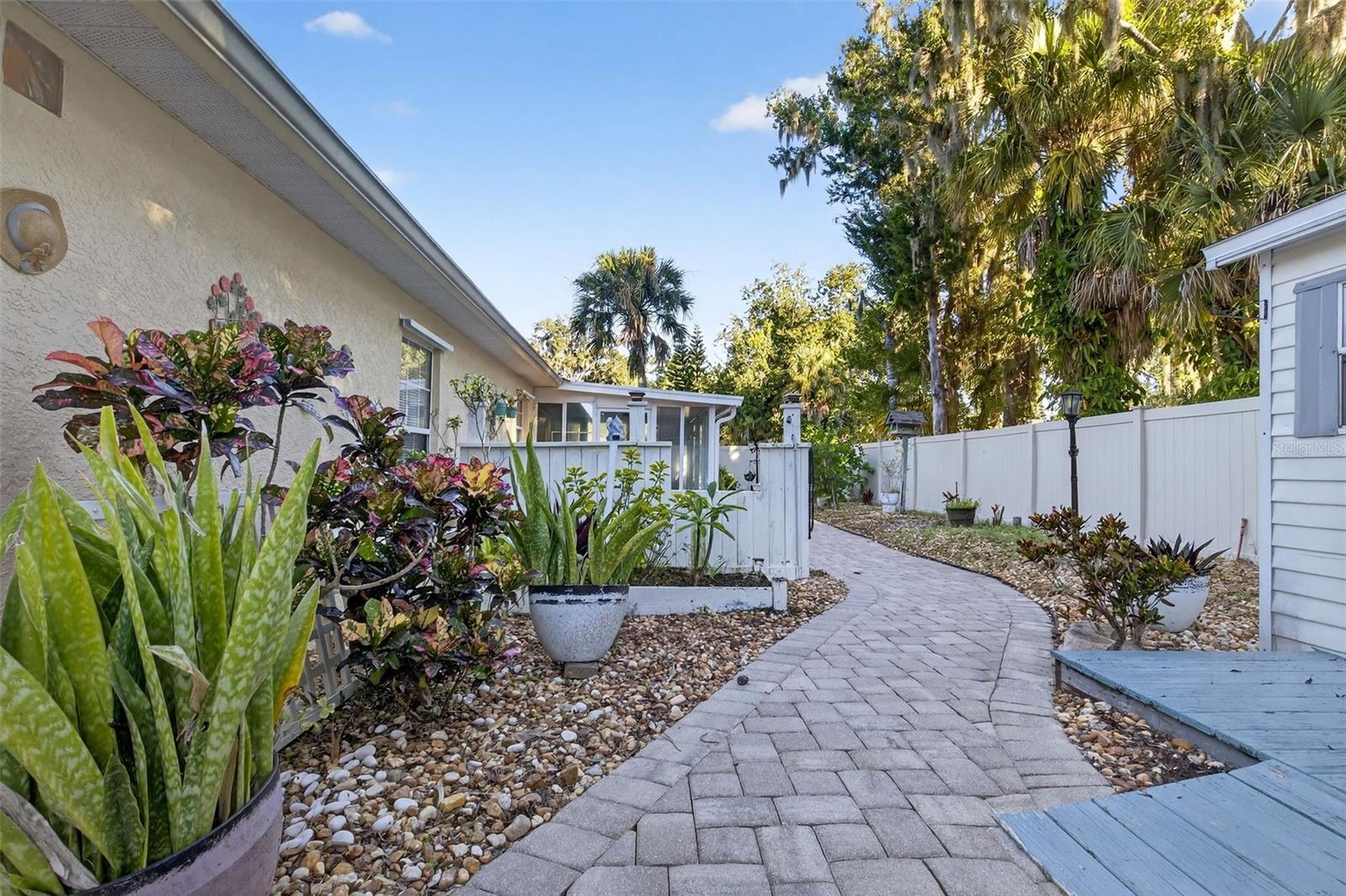 Image 11 of 47 For 2803 Vista Palm Drive
