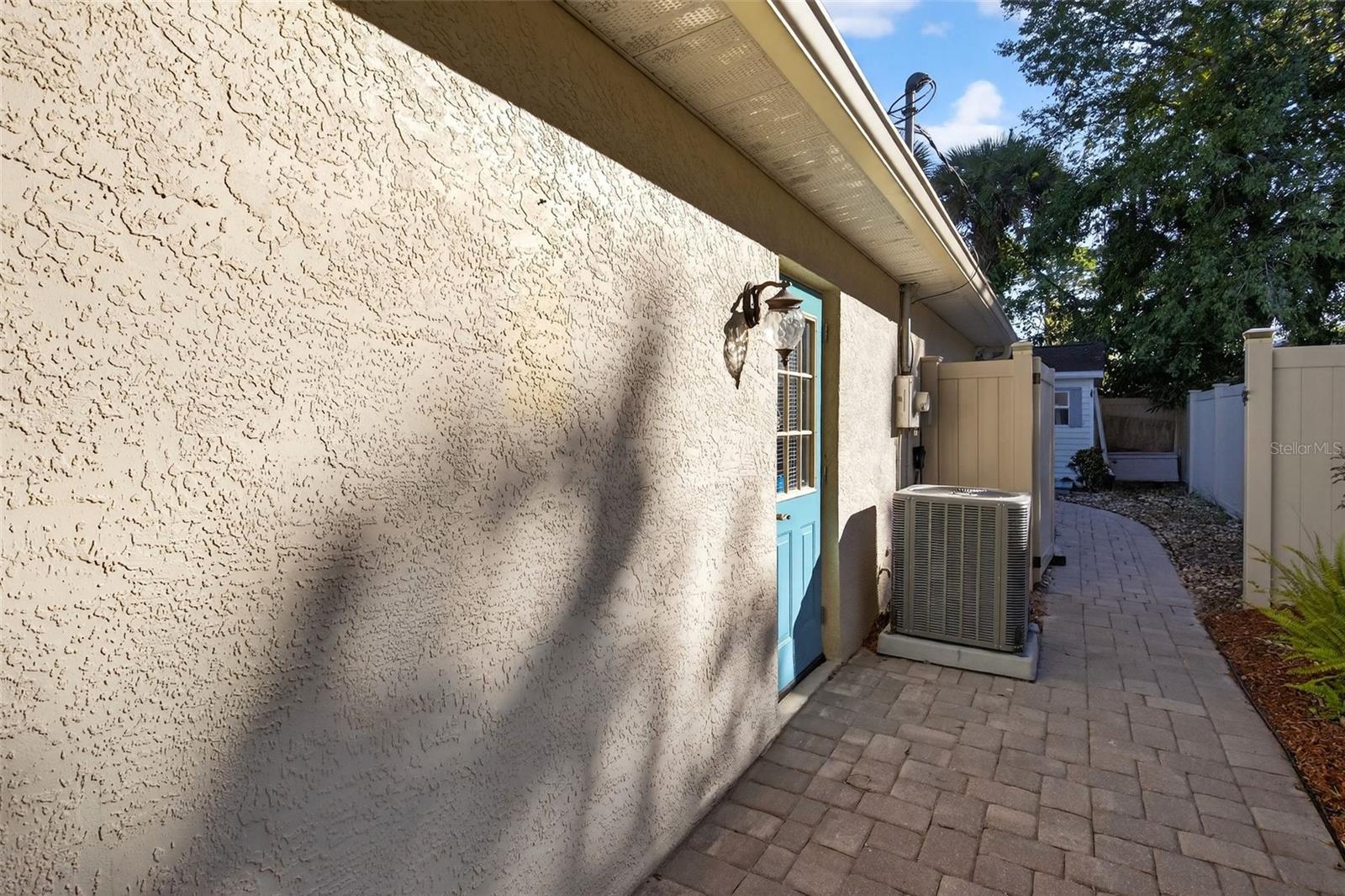 Image 17 of 47 For 2803 Vista Palm Drive