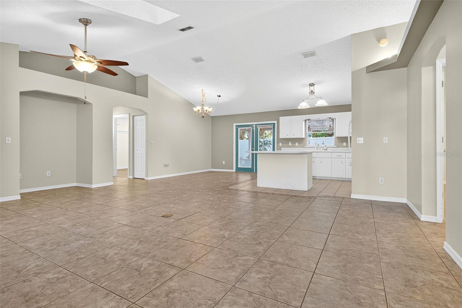 Image 18 of 47 For 2803 Vista Palm Drive