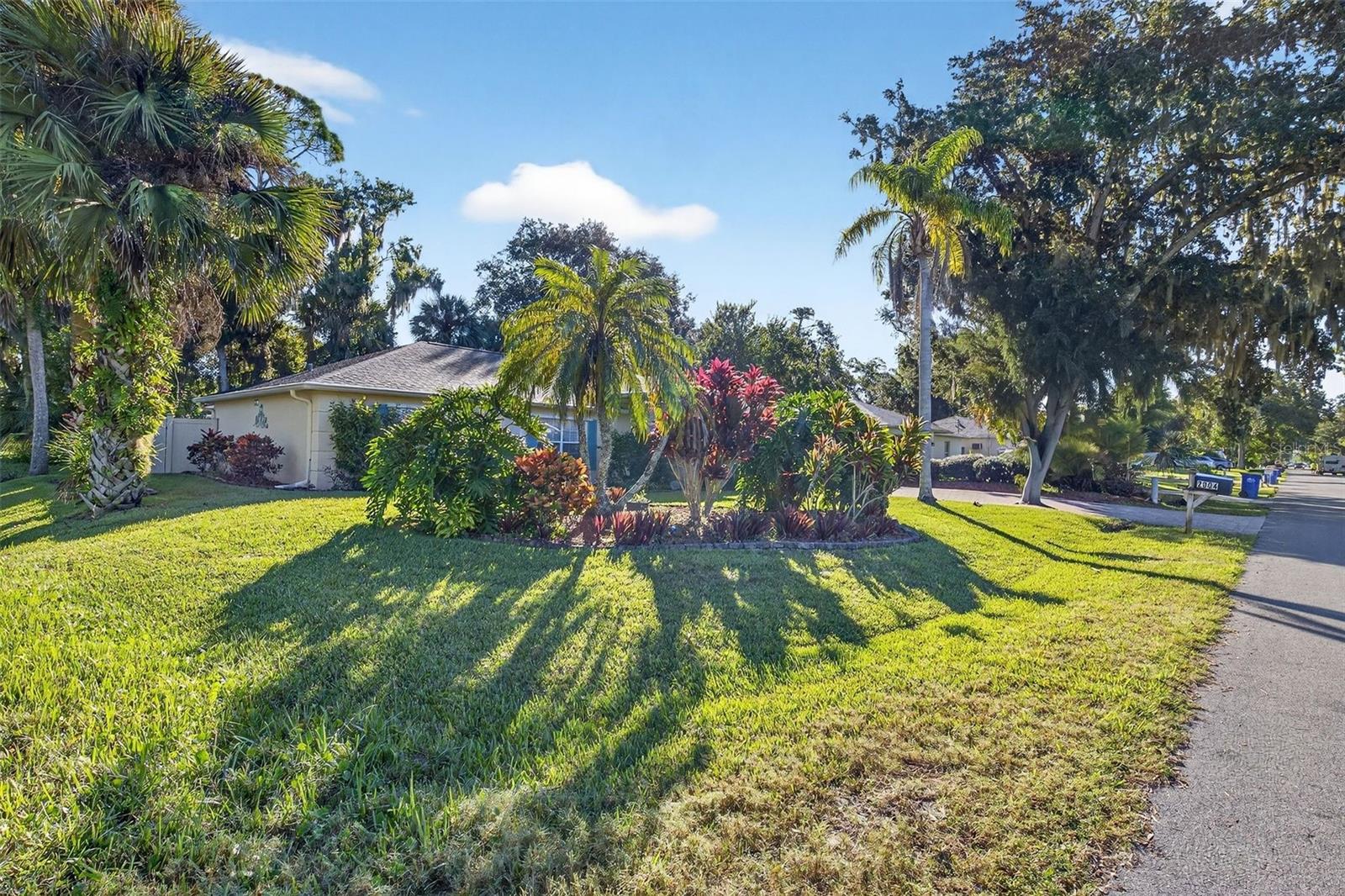 Image 6 of 47 For 2803 Vista Palm Drive