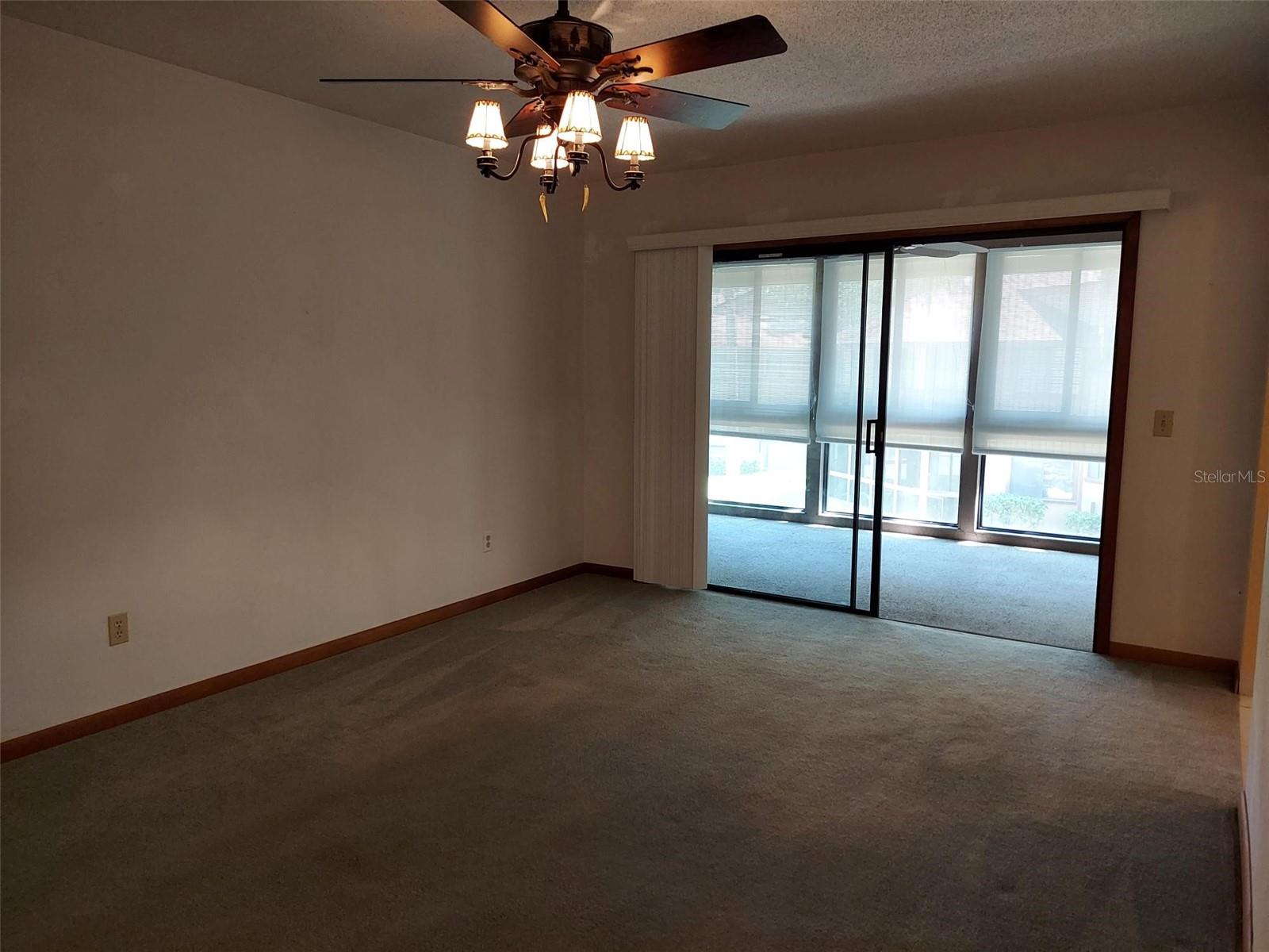 Image 2 of 11 For 20 Mid Oaks Circle 20