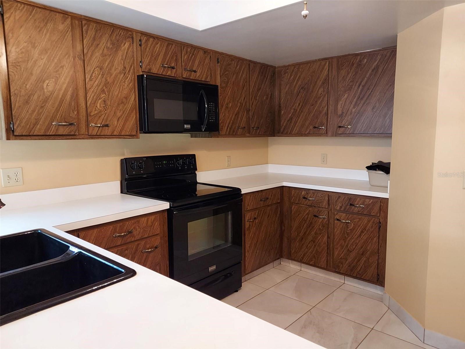 Image 4 of 11 For 20 Mid Oaks Circle 20