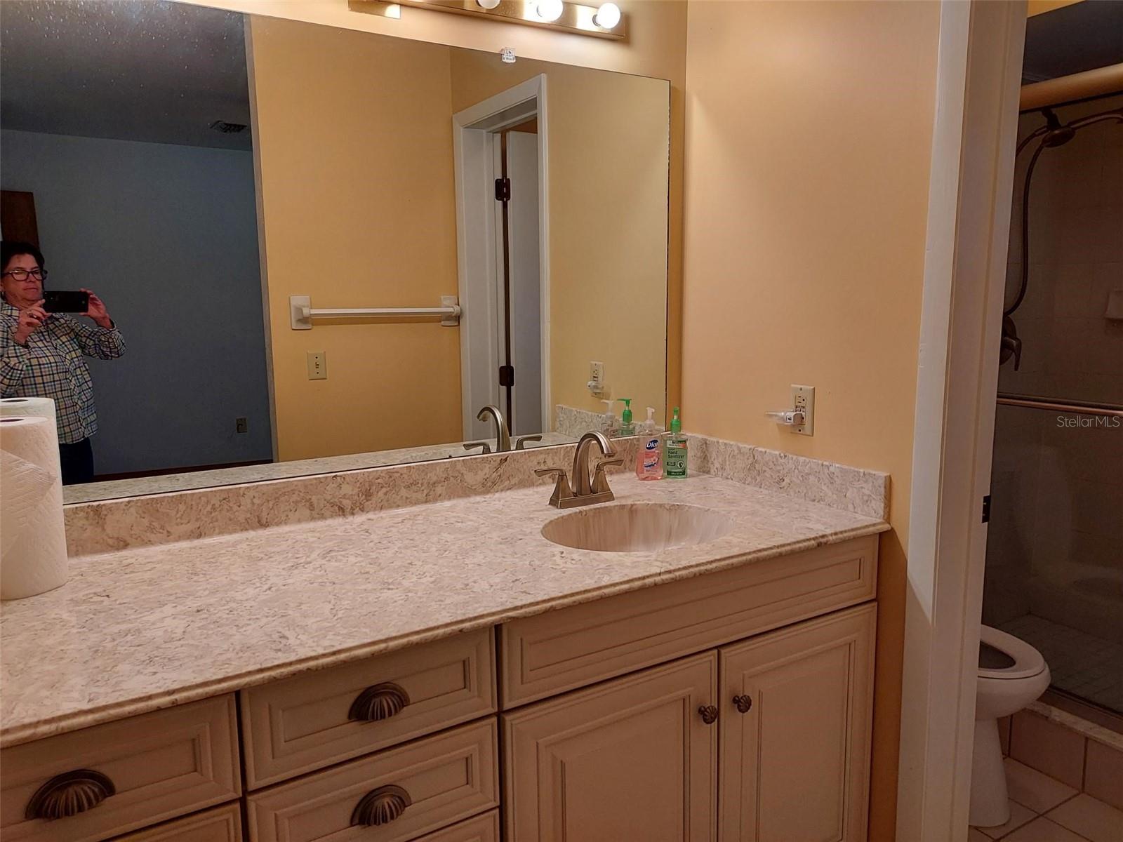 Image 6 of 11 For 20 Mid Oaks Circle 20