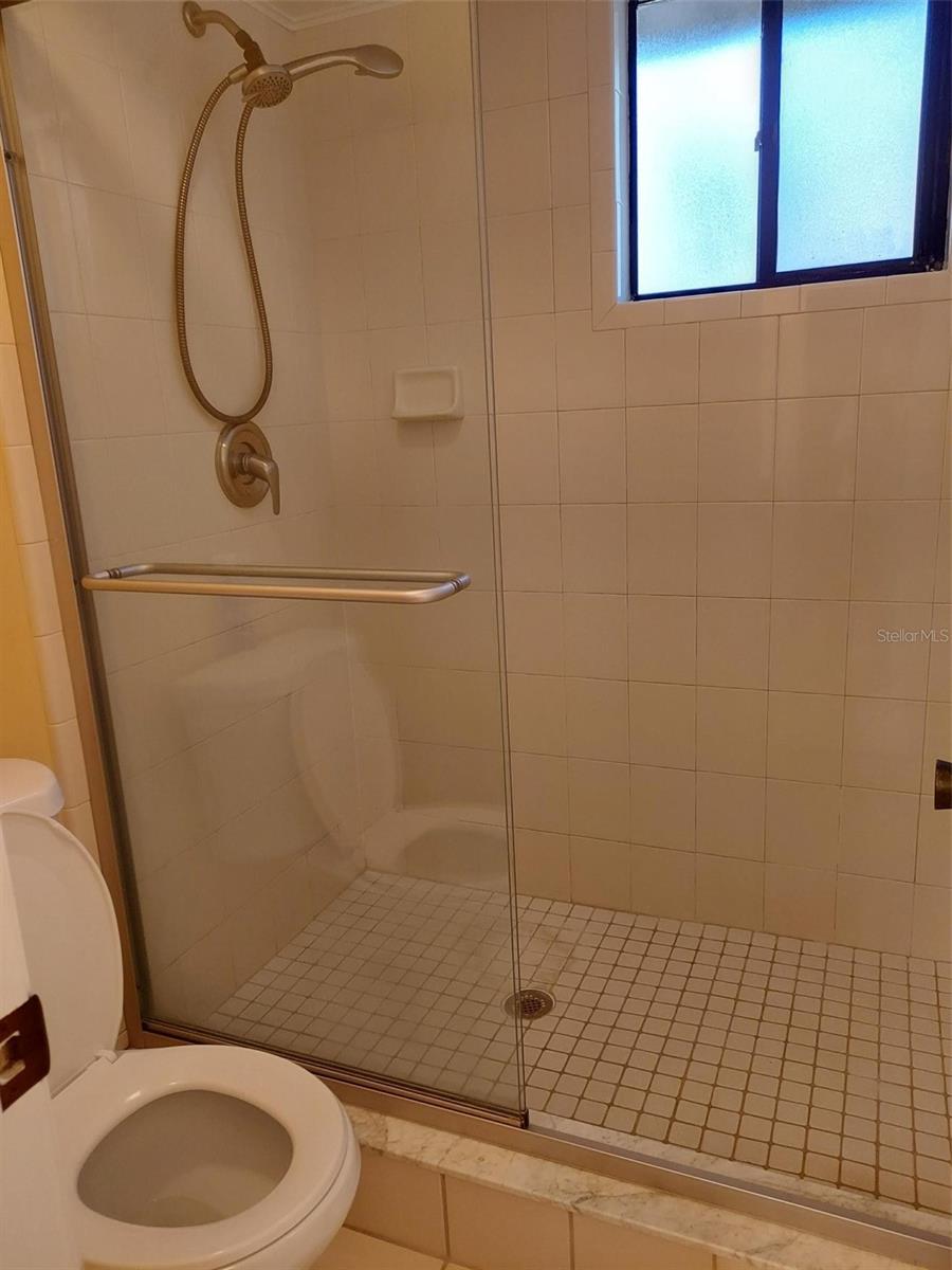 Image 7 of 11 For 20 Mid Oaks Circle 20