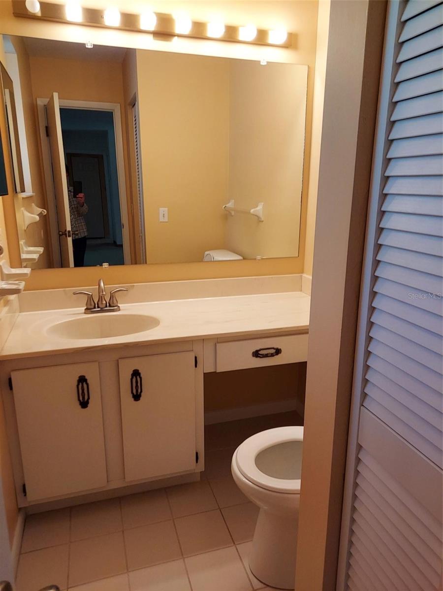 Image 9 of 11 For 20 Mid Oaks Circle 20