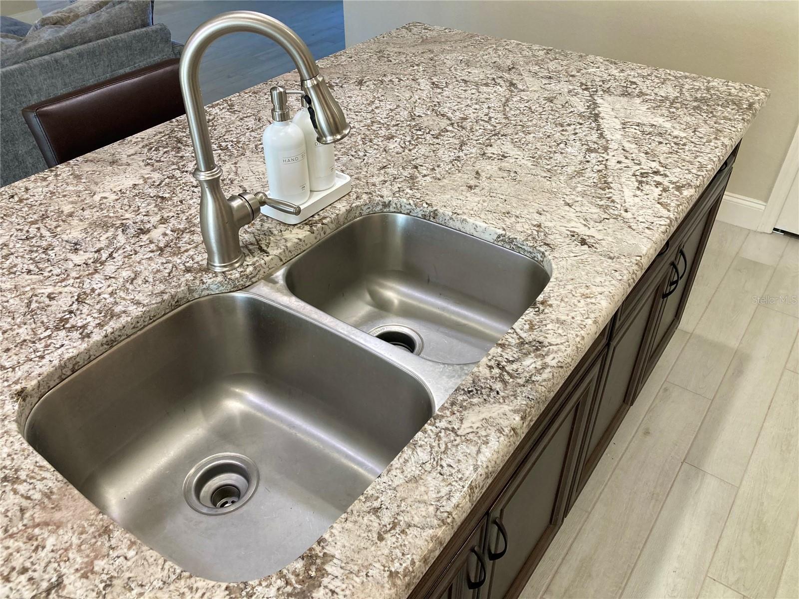 Image 27 of 70 For 3078 Silvermines Avenue