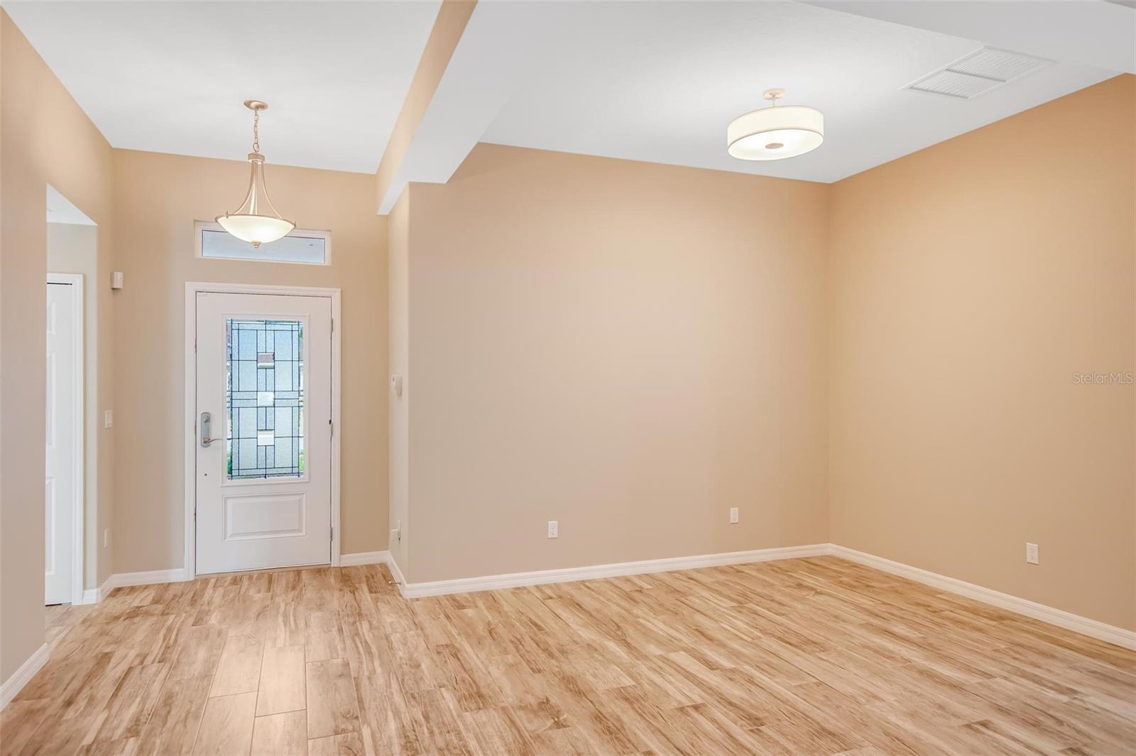 Image 10 of 52 For 4 Arena Lake Drive