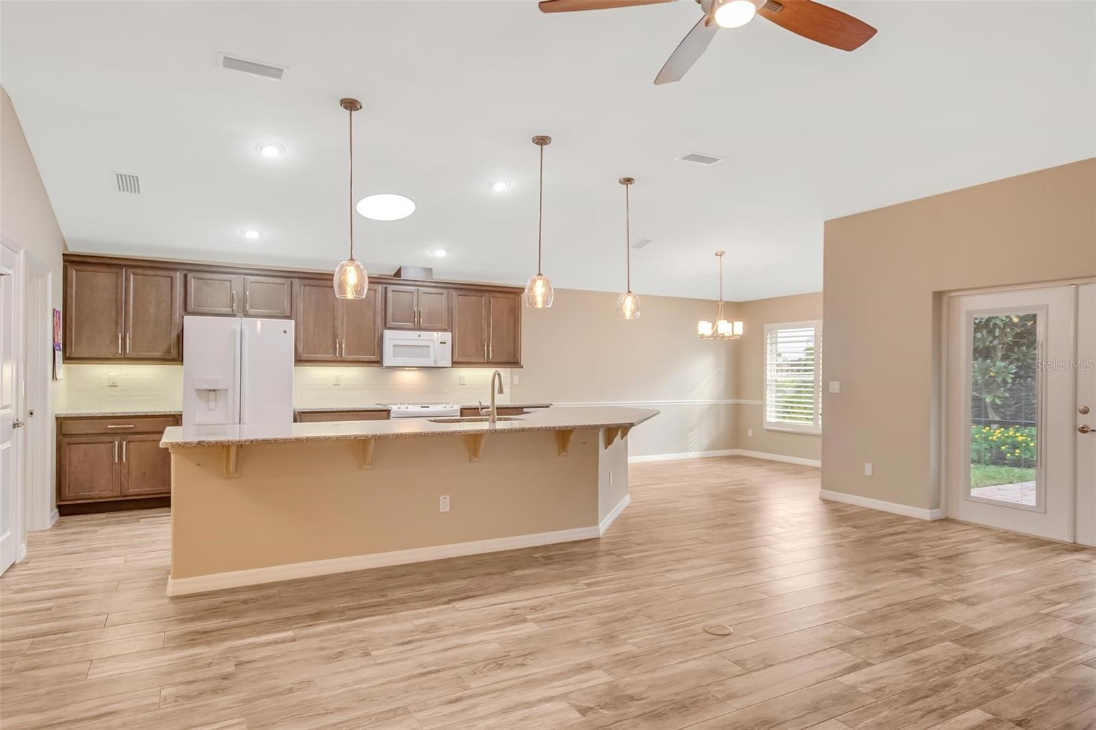 Image 11 of 52 For 4 Arena Lake Drive