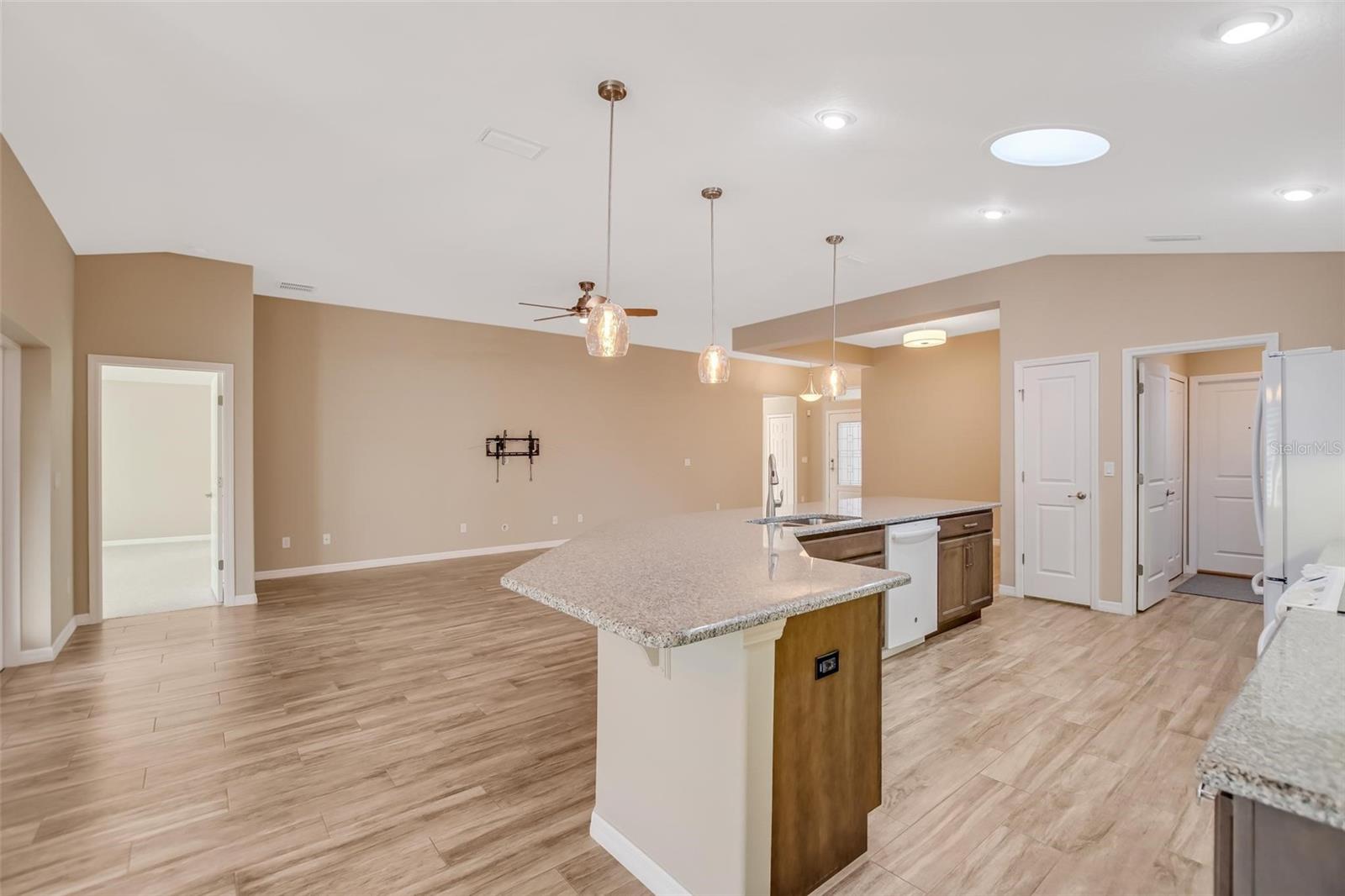 Image 19 of 52 For 4 Arena Lake Drive