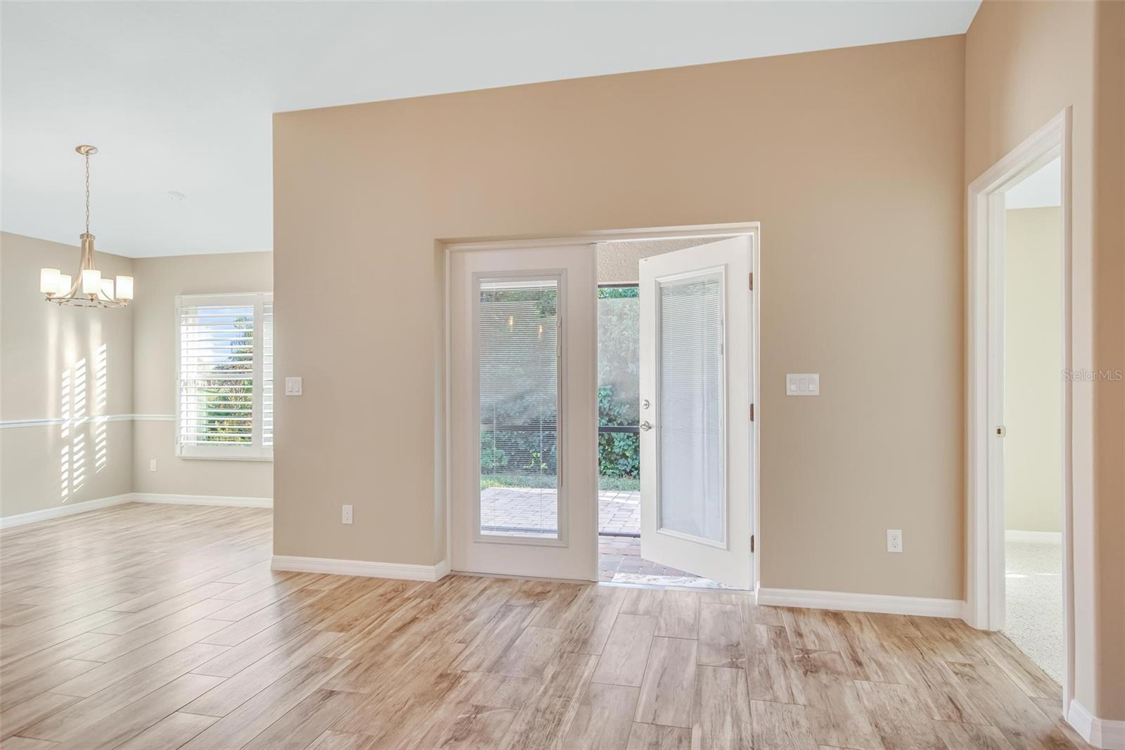 Image 43 of 52 For 4 Arena Lake Drive