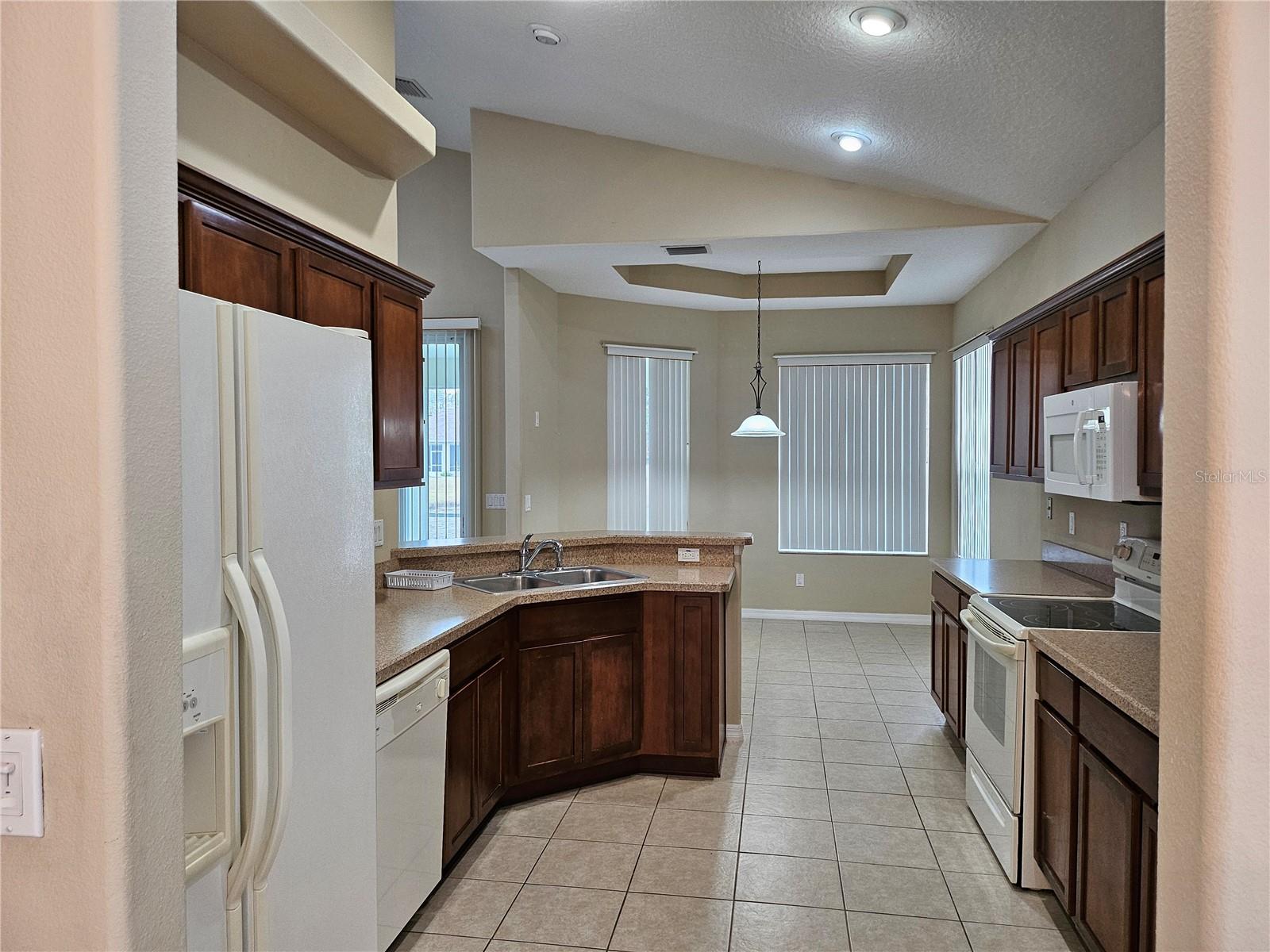 Image 4 of 11 For 21 Raintree Circle